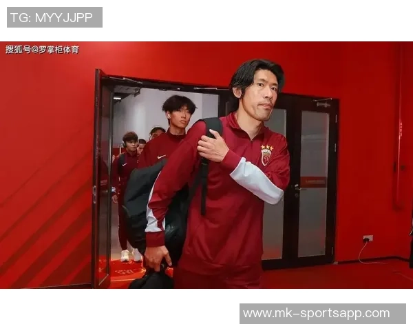 吕文君分享夺冠喜悦与恩师徐根宝合影重温崇明足球情怀