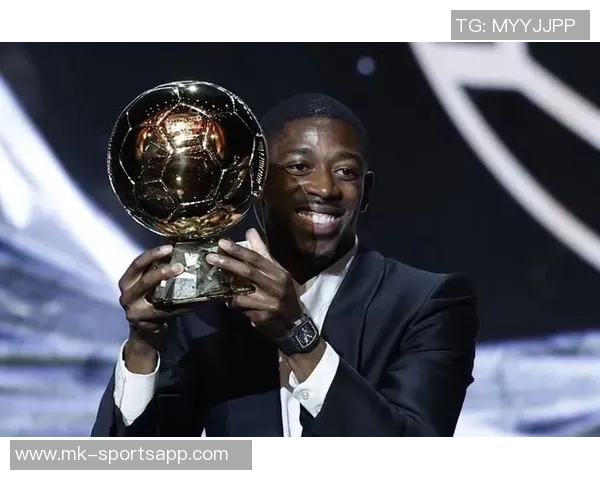 登贝莱荣归故里为家乡埃夫勒捧回金球奖杯引发热烈庆祝