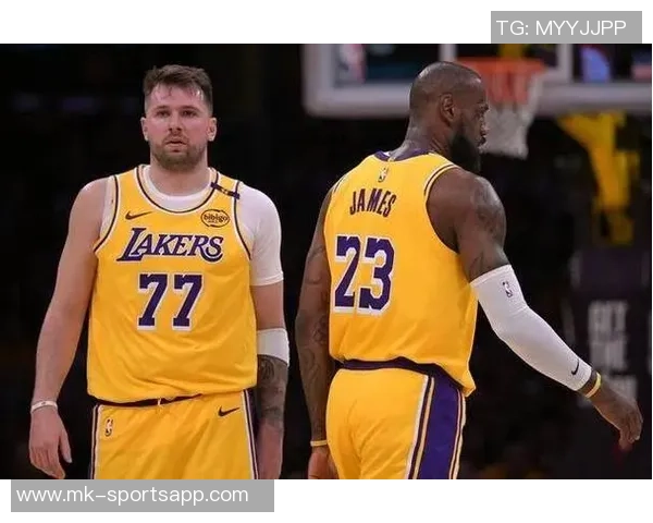 东契奇盛赞詹姆斯融入球队能力强调他多才多艺无人能挡