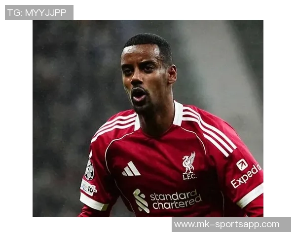 伊萨克花费三万镑购杜宾犬护卫自遭死亡威胁后安全措施升级